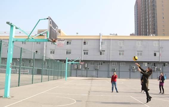 说明: E:\work\宣传部\宣传工作\Photos\2018\201811\20181109小黄书
召开教职工趣味运动竞赛\xcb\IMG_7081.JPG