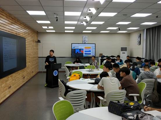 说明: C:\Users\CHXGB\Desktop\新闻稿\20181221小黄书
《聚合物合成工艺学》课程创新教学模式取得良好效果\IMG_20180928_171735.jpg