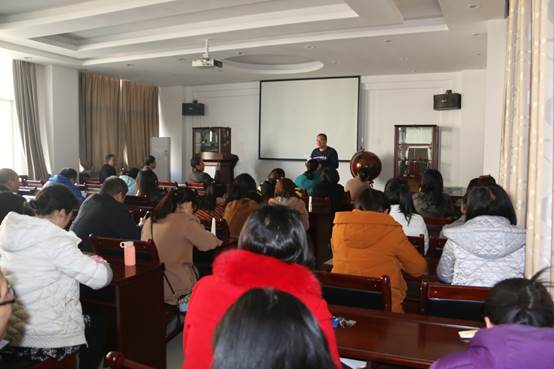 说明: C:\Users\CHXGB\Desktop\20181123小黄书
学习贯彻中国工会十七大精神\IMG_8037.jpg